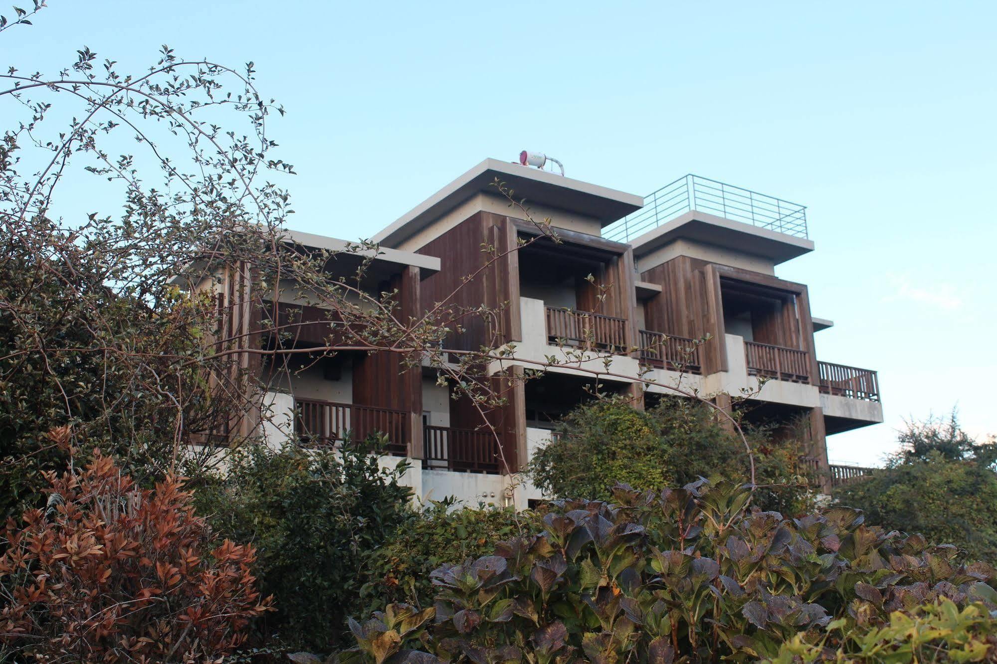 Jeju Eco Suites Seogwipo Exterior photo